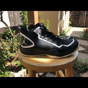 jordan suplerfly 2 size 9 black and white